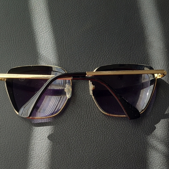 Source Unknown Black and Gold Sunglasses - Picture 2 of 2